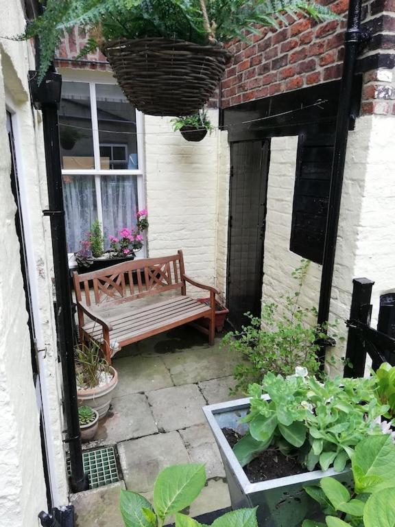 Appartamento A Summer Place - Spacious Maisonette, Central Whitby, Sleeps 4, Close To Amenities Esterno foto